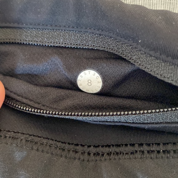 Lululemon speed up short, low rise, 2.5” inseam, size 8 - Picture 3 of 3